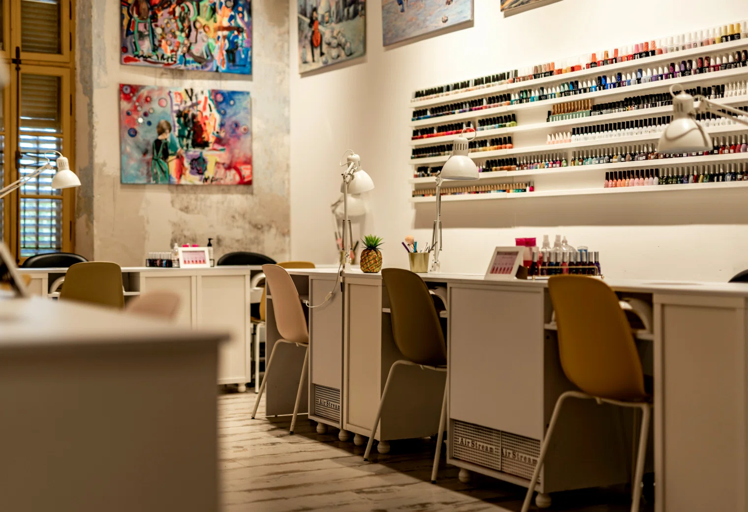 Manicure Table — photographic procurement reference image